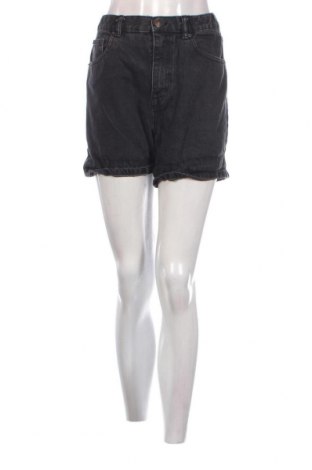Pantaloni scurți de femei Pull&Bear, Mărime S, Culoare Negru, Preț 92,09 Lei