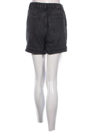 Дамски къс панталон Pull&Bear, Размер S, Цвят Черен, Цена 36,10 лв.