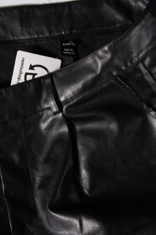 Pantaloni scurți de femei SHEIN, Mărime L, Culoare Negru, Preț 25,63 Lei