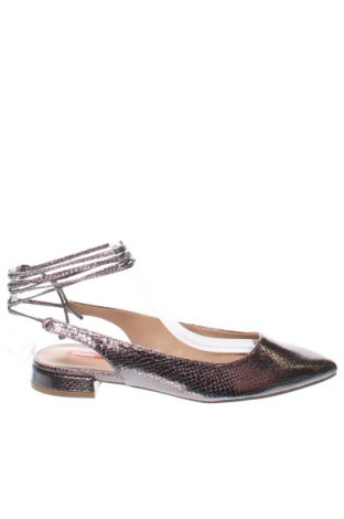 Дамски обувки Bata, Размер 36, Цвят Сребрист, Цена 59,40 лв.