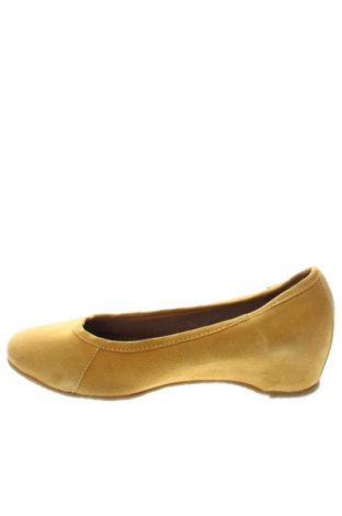 Дамски обувки Cubanas, Размер 36, Цвят Жълт, Цена 140,00 лв.