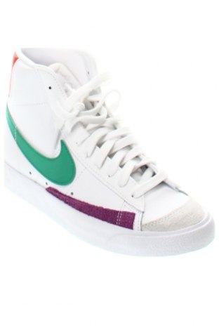 Дамски обувки Nike, Размер 37, Цвят Многоцветен, Цена 162,40 лв.