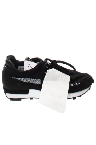 Дамски обувки Nike, Размер 35, Цвят Черен, Цена 101,50 лв.