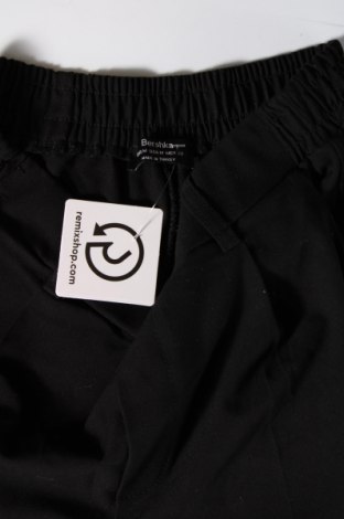 Pantaloni de femei Bershka, Mărime M, Culoare Negru, Preț 17,17 Lei