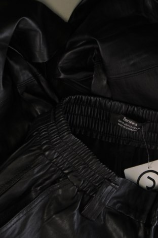 Dámské kalhoty  Bershka, Velikost XS, Barva Černá, Cena  120,00 Kč