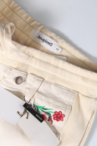 Pantaloni de femei Desigual, Mărime XS, Culoare Ecru, Preț 179,61 Lei