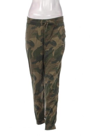 Дамски панталон Hollister, Размер S, Цвят Зелен, Цена 26,65 лв.