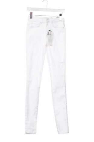Дамски панталон ONLY, Размер S, Цвят Бял, Цена 19,22 лв.