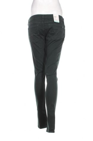 Дамски панталон Pepe Jeans, Размер L, Цвят Зелен, Цена 40,56 лв.