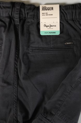 Дамски панталон Pepe Jeans, Размер M, Цвят Сив, Цена 40,56 лв.