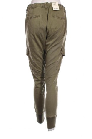 Дамски панталон Pepe Jeans, Размер S, Цвят Зелен, Цена 51,48 лв.