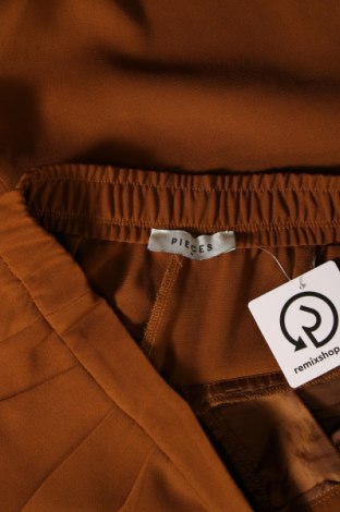 Дамски панталон Pieces, Размер M, Цвят Кафяв, Цена 12,96 лв.
