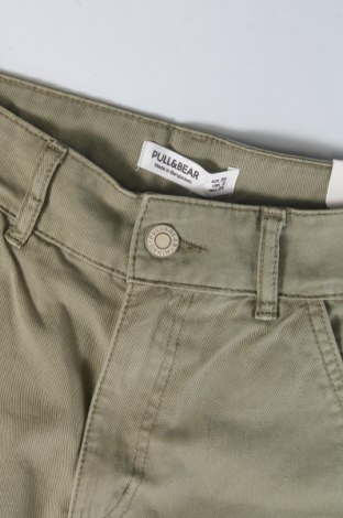 Dámské kalhoty  Pull&Bear, Velikost XS, Barva Zelená, Cena  369,00 Kč