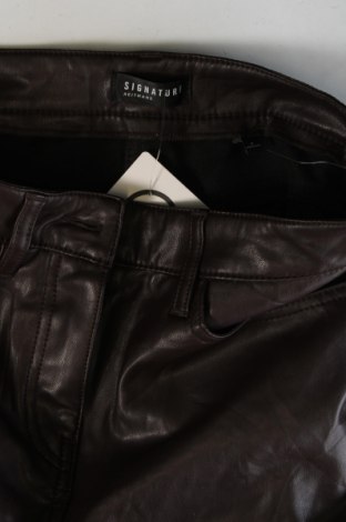 Pantaloni de femei Signature, Mărime XS, Culoare Maro, Preț 19,08 Lei