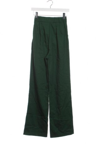 Дамски панталон Stradivarius, Размер XXS, Цвят Зелен, Цена 29,00 лв.