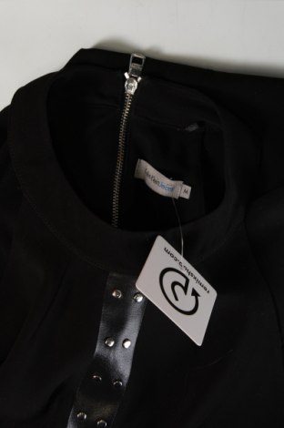 Γυναικείο αμάνικο μπλουζάκι Calvin Klein Jeans, Μέγεθος M, Χρώμα Μαύρο, Τιμή 37,42 €