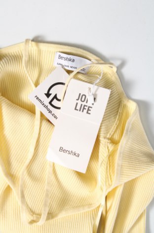 Дамски пуловер Bershka, Размер XS, Цвят Жълт, Цена 23,92 лв.