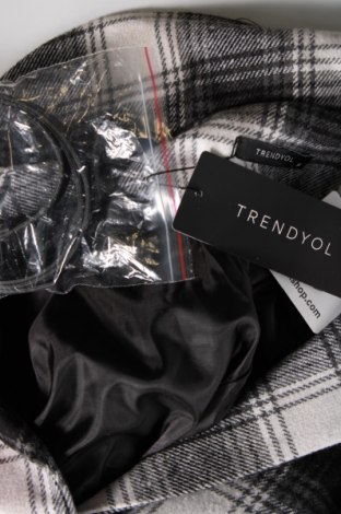 Дамско палто Trendyol, Размер S, Цвят Многоцветен, Цена 96,18 лв.