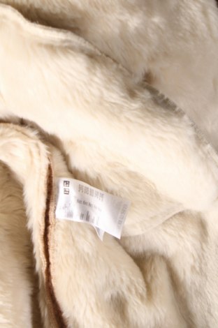 Дамско палто Uniqlo, Размер XS, Цвят Бежов, Цена 25,42 лв.