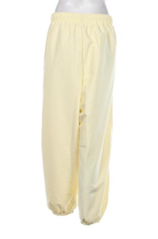 Γυναικείο αθλητικό παντελόνι Nike, Μέγεθος XL, Χρώμα Κίτρινο, Τιμή 26,37 €