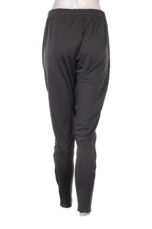 Pantaloni trening de femei Nike, Mărime M, Culoare Gri, Preț 168,26 Lei