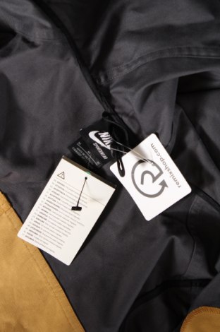 Γυναικείο μπουφάν Nike, Μέγεθος M, Χρώμα Πολύχρωμο, Τιμή 70,56 €