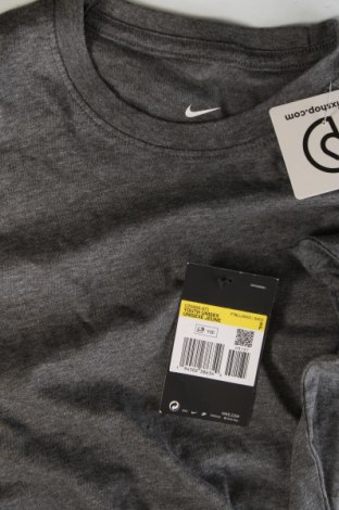 Kinder T-Shirt Nike, Größe 7-8y/ 128-134 cm, Farbe Grau, Preis 4,29 €