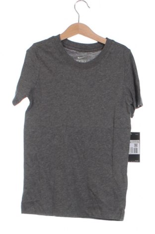 Kinder T-Shirt Nike, Größe 6-7y/ 122-128 cm, Farbe Grau, Preis 20,21 €
