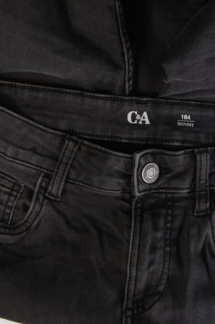 Dziecięce jeansy C&A, Rozmiar 13-14y/ 164-168 cm, Kolor Szary, Cena 16,38 zł