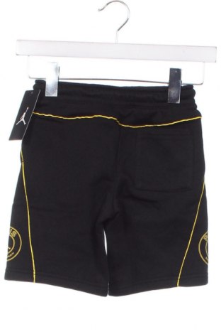 Детски къс панталон Air Jordan Nike, Размер 6-7y/ 122-128 см, Цвят Черен, Цена 96,00 лв.