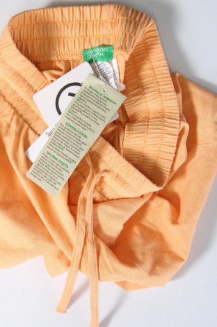 Детски къс панталон United Colors Of Benetton, Размер 4-5y/ 110-116 см, Цвят Оранжев, Цена 10,20 лв.