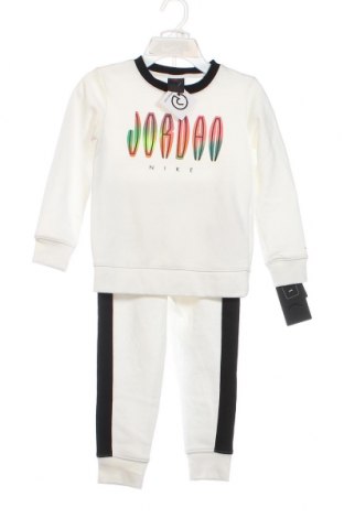 Kinder - Set Air Jordan Nike, Größe 3-4y/ 104-110 cm, Farbe Weiß, Preis 55,21 €