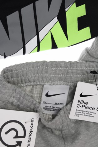 Детски комплект Nike, Размер 2-3m/ 56-62 см, Цвят Многоцветен, Цена 69,00 лв.