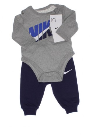 Kinder - Set Nike, Größe 2-3m/ 56-62 cm, Farbe Mehrfarbig, Preis 35,57 €