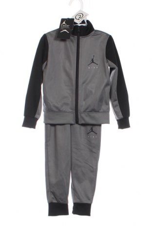 Детски спортен екип Air Jordan Nike, Размер 18-24m/ 86-98 см, Цвят Многоцветен, Цена 89,10 лв.