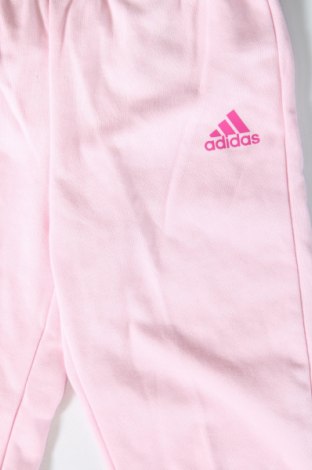 Детско спортно долнище Adidas, Размер 2-3y/ 98-104 см, Цвят Розов, Цена 62,90 лв.