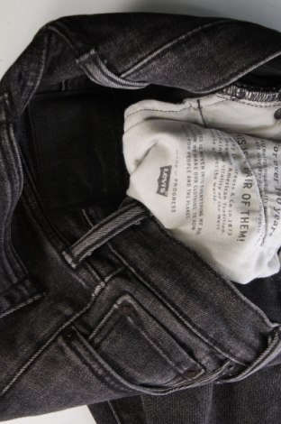 Мъжки дънки Levi's, Размер S, Цвят Сив, Цена 172,00 лв.