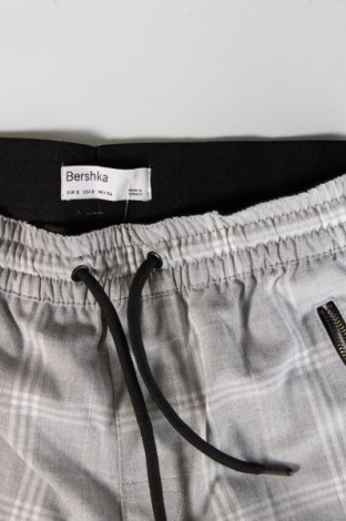 Мъжки къс панталон Bershka, Размер S, Цвят Сив, Цена 11,98 лв.