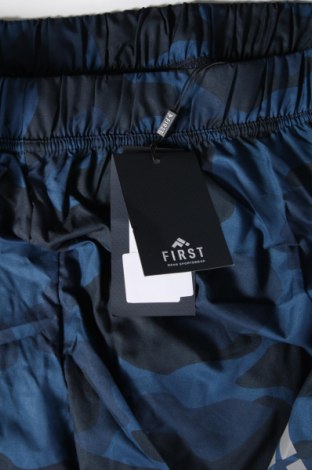 Ανδρικό κοντό παντελόνι FIRST, Μέγεθος M, Χρώμα Μπλέ, Τιμή 15,98 €