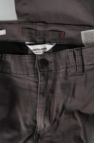 Мъжки панталон Jack & Jones, Размер M, Цвят Сив, Цена 93,00 лв.
