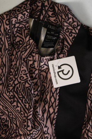 Kleid Friends, Größe XS, Farbe Mehrfarbig, Preis € 13,50