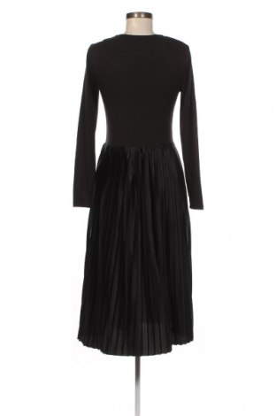 Šaty  Sinsay, Velikost M, Barva Černá, Cena  187,00 Kč