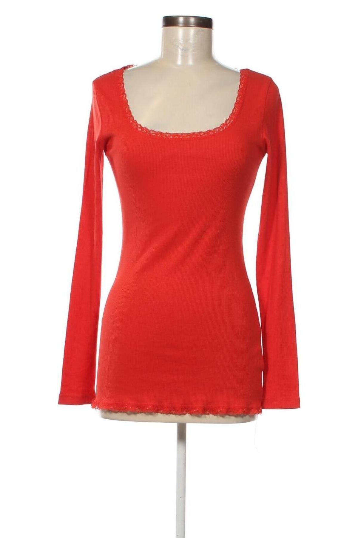 Дамска блуза Madonna, Размер M, Цвят Червен, Цена 19,55 лв.