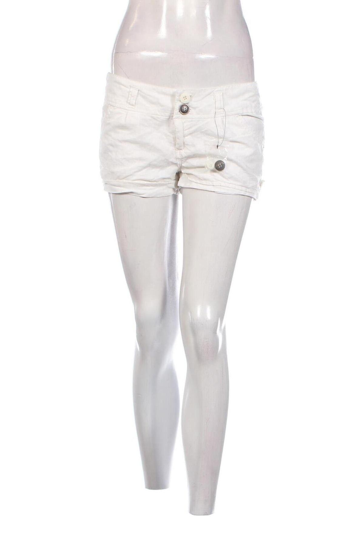 Дамски къс панталон Bershka, Размер S, Цвят Бял, Цена 8,55 лв.