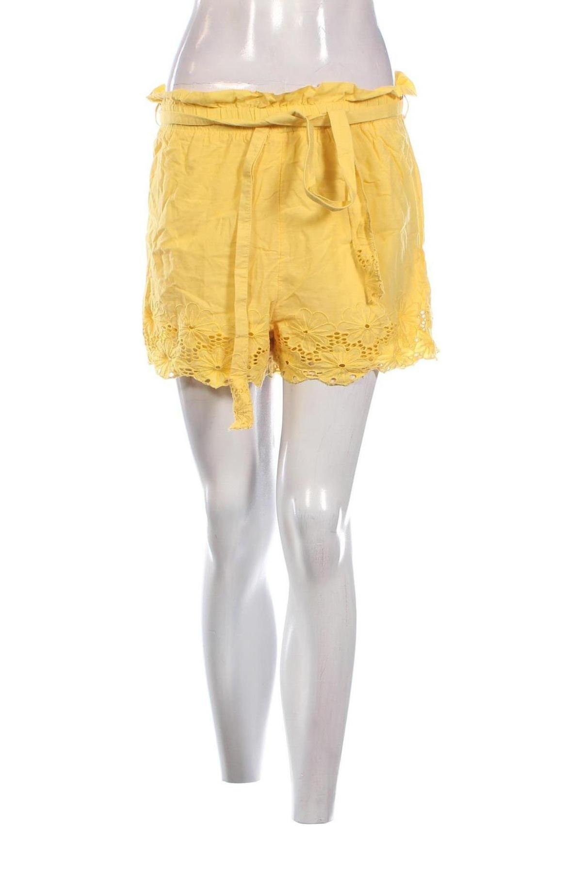 Дамски къс панталон Bik Bok, Размер S, Цвят Жълт, Цена 36,10 лв.