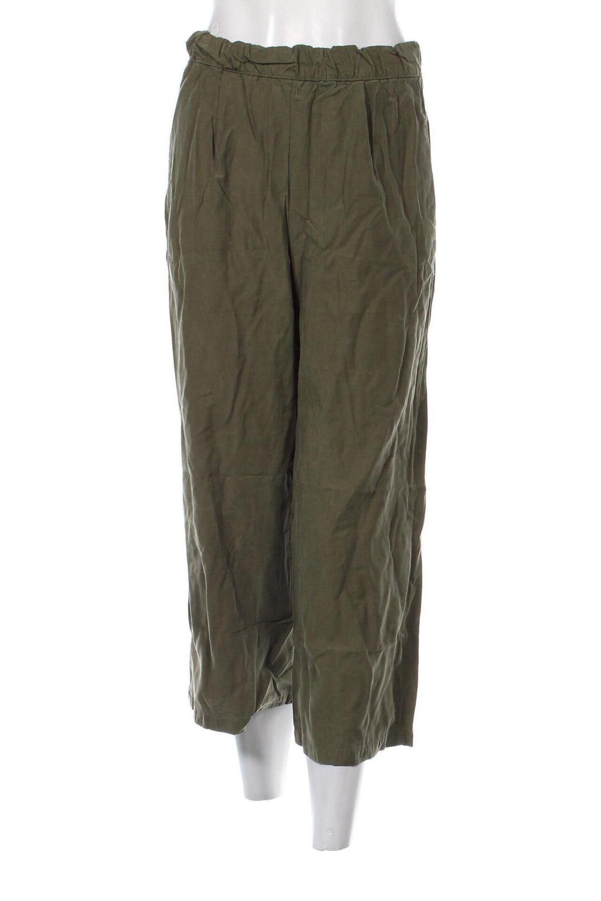 Дамски панталон Pull&Bear, Размер S, Цвят Зелен, Цена 29,00 лв.