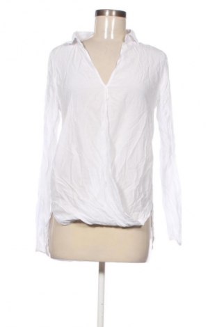 Dámská halenka Pull&Bear, Velikost S, Barva Bílá, Cena  129,00 Kč