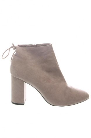Damskie botki Pull&Bear, Rozmiar 41, Kolor Beżowy, Cena 215,09 zł