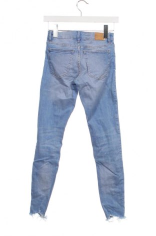 Damskie jeansy Bershka, Rozmiar XS, Kolor Niebieski, Cena 95,99 zł