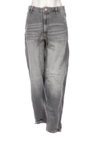 Γυναικείο Τζίν Bershka, Μέγεθος M, Χρώμα Γκρί, Τιμή 18,99 €